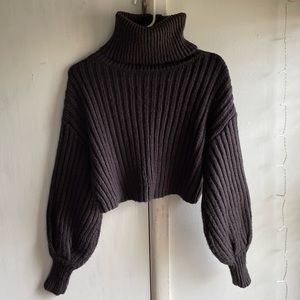 🖤Adorable UO cropped turtleneck